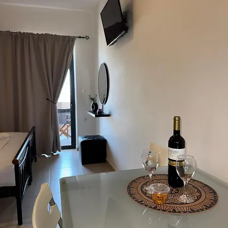 Earis - 100m From The Sea & The Promenade Apartman *