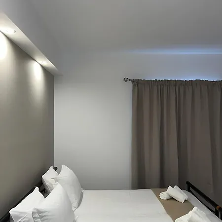 Earis - 100m From The Sea & The Promenade Apartman Kárisztosz